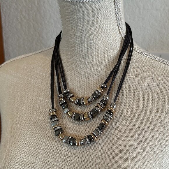 ST THOMAS 3 Strand Metallic Necklace - Picture 3 of 6